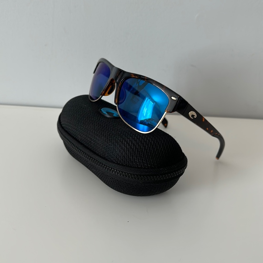 Used costa women’s sunglasses
